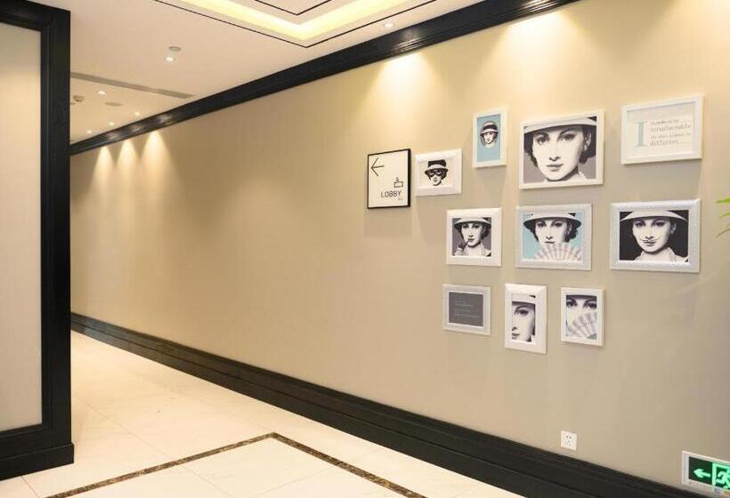 Xana Hotelle Hubei University