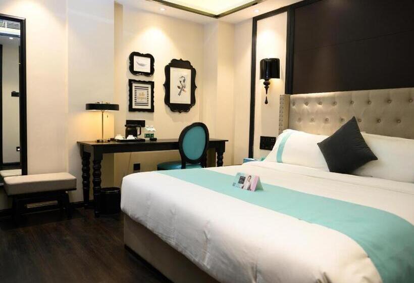 Xana Hotelle Hubei University