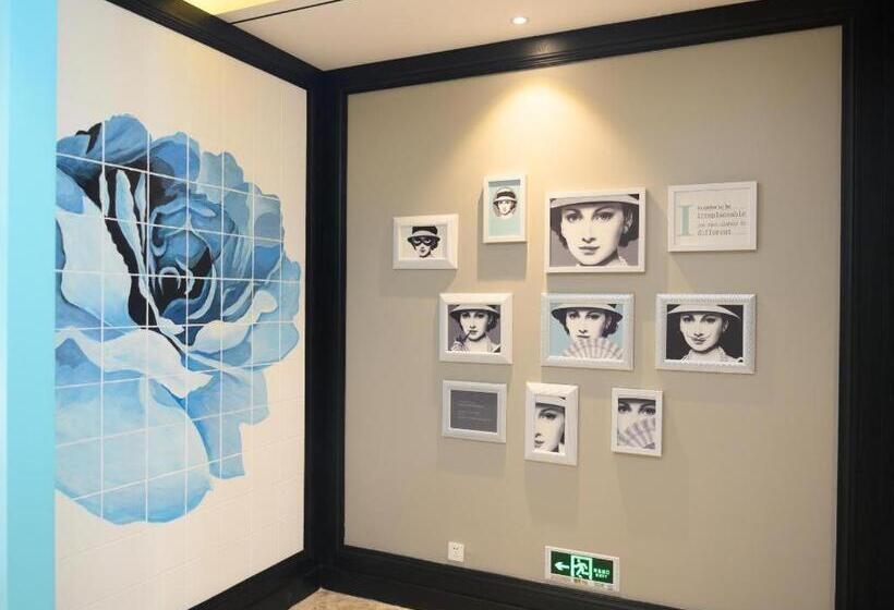 Xana Hotelle Hubei University