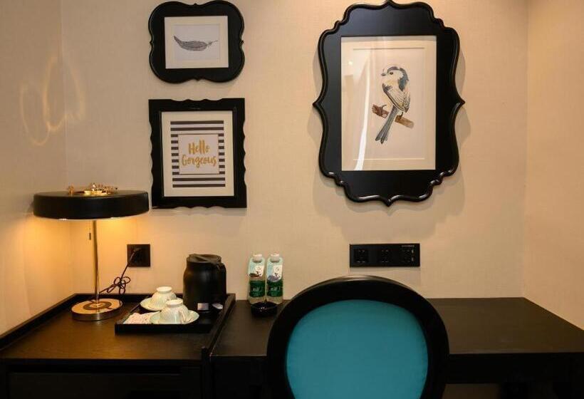 Xana Hotelle Hubei University