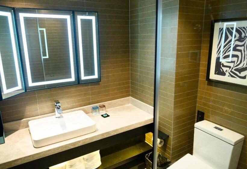 Xana Hotelle Hubei University