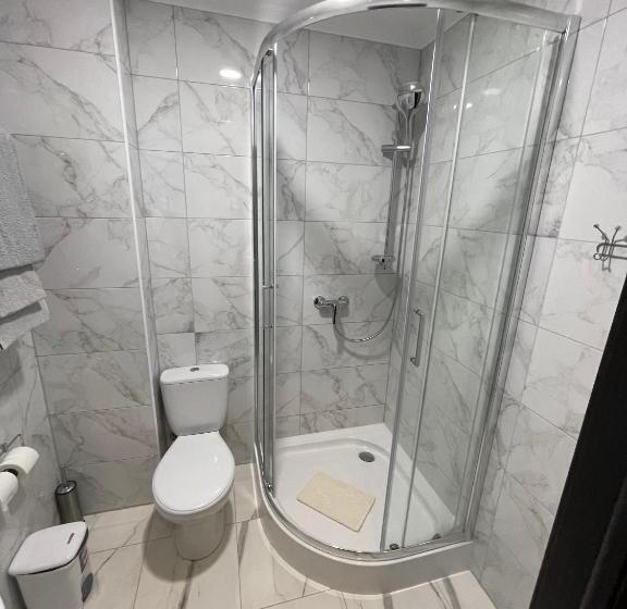 ホテル ні пуху, ні пера!