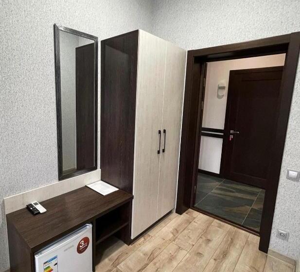 Hotel ні пуху, ні пера!