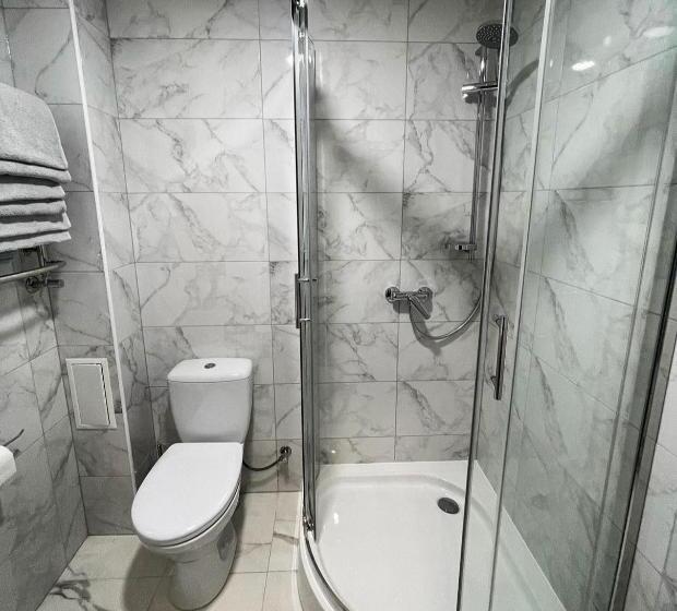 ホテル ні пуху, ні пера!