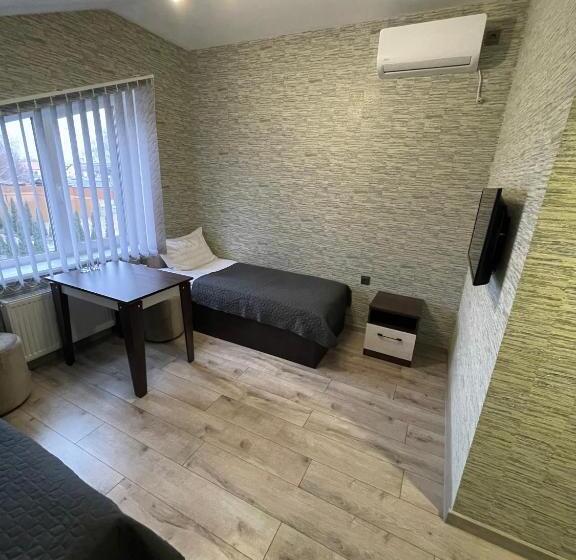 ホテル ні пуху, ні пера!