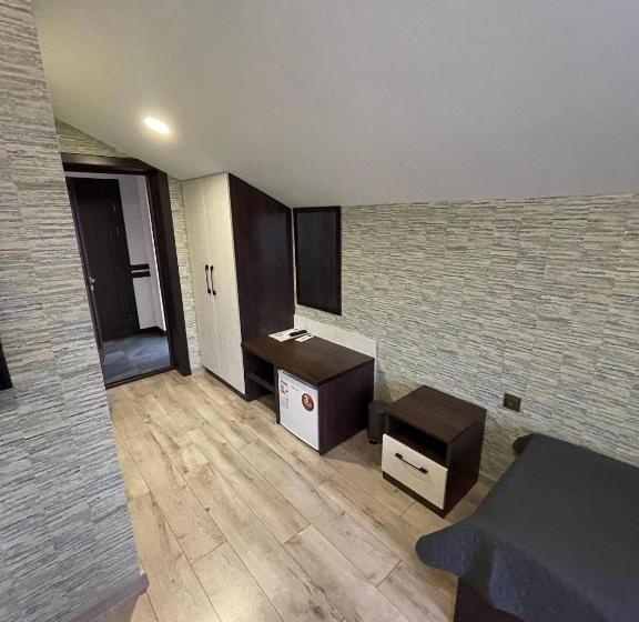 ホテル ні пуху, ні пера!