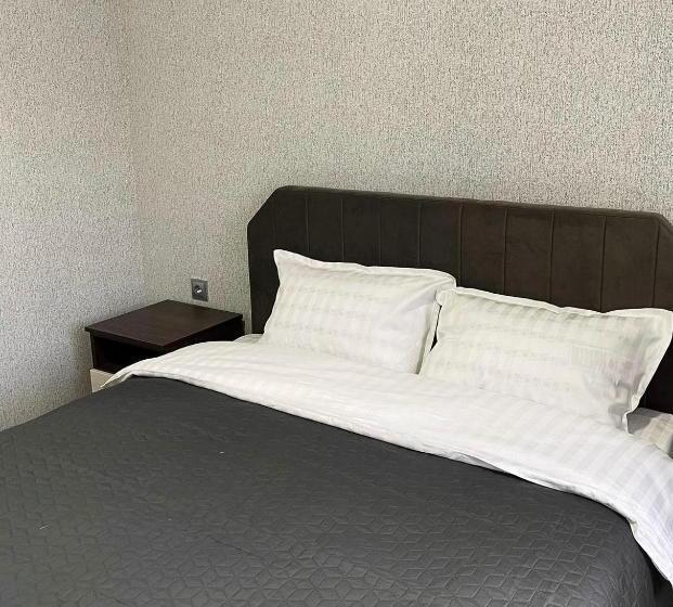 Hôtel ні пуху, ні пера!