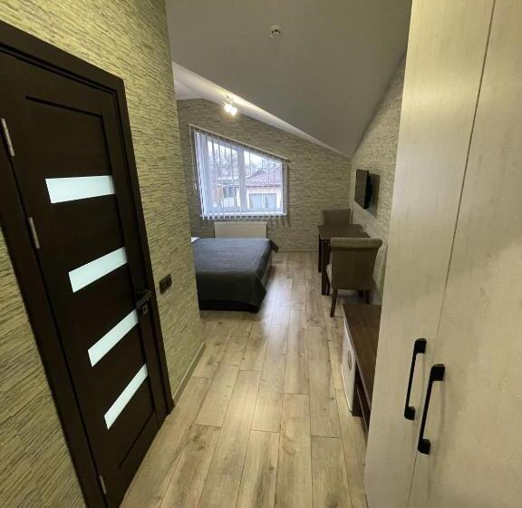 Hotel ні пуху, ні пера!