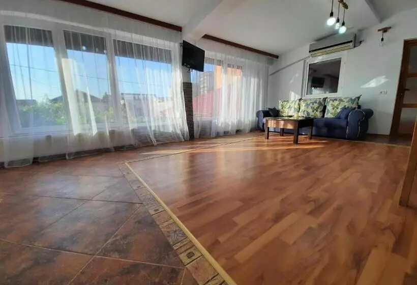 Pensió Apartament 3 Papuci