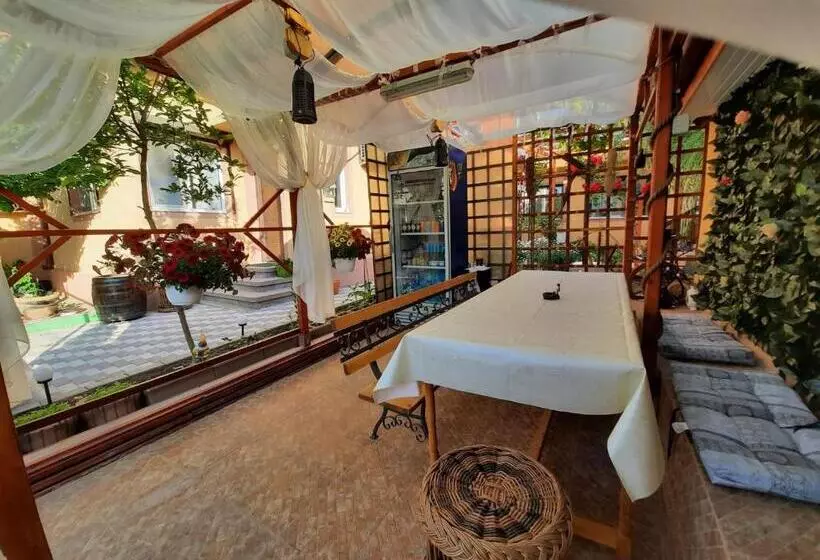 Pensió Apartament 3 Papuci
