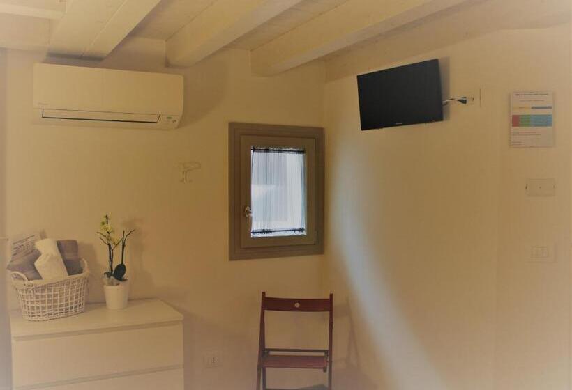 تختخواب و صبحانه La Colombara