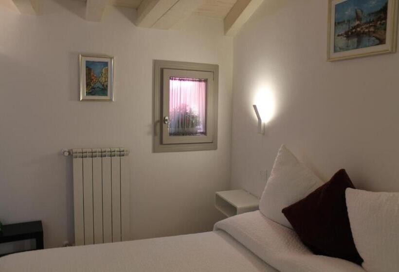 تختخواب و صبحانه La Colombara