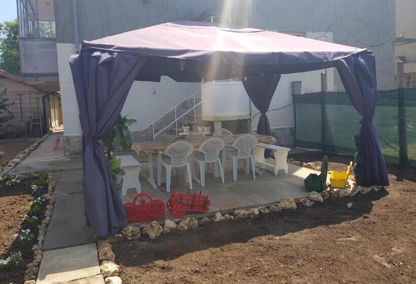 پانسیون къща за гости саня