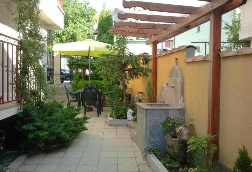 膳宿费 Vila Riviera