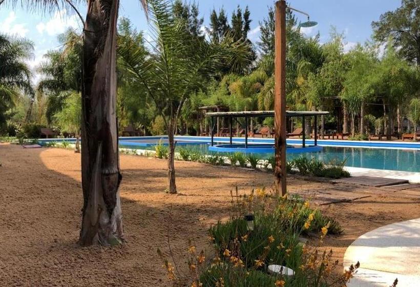 فندق La Delfina Island Resort