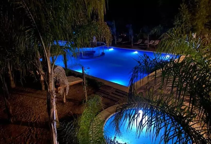 Hotelli La Delfina Island Resort