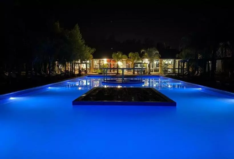Hotelli La Delfina Island Resort
