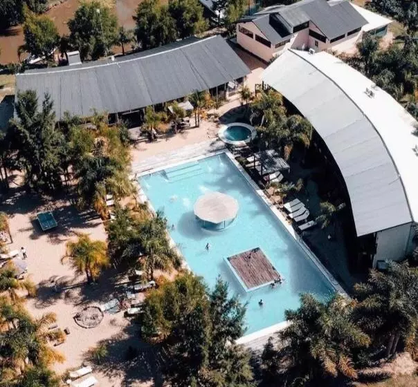 Hotelli La Delfina Island Resort