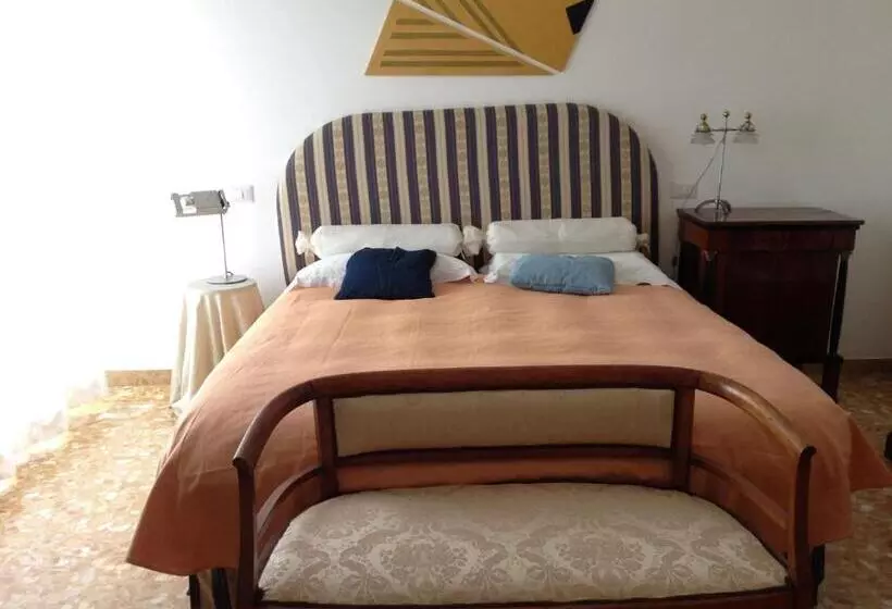 تختخواب و صبحانه A Casa Di Ilaria