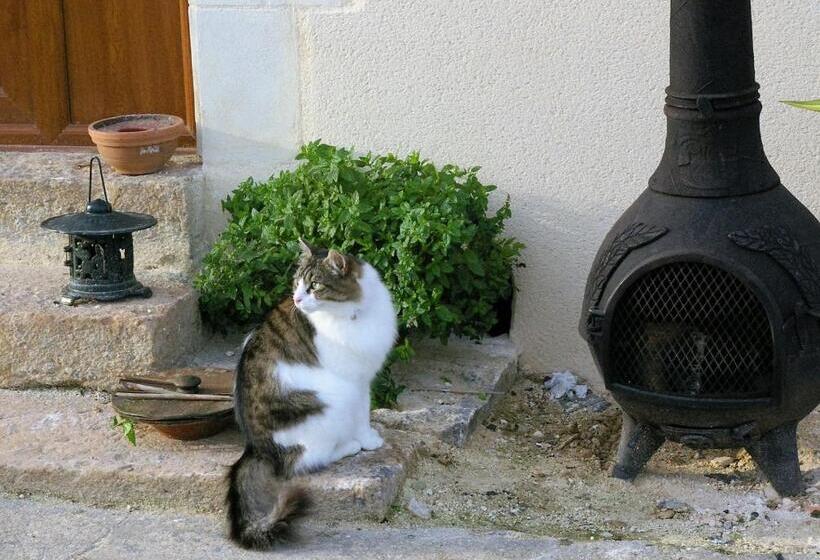 Bed and Breakfast Chambre D Hôtes Oiron, Deux Sevres   Not Near Taize, Burgundy