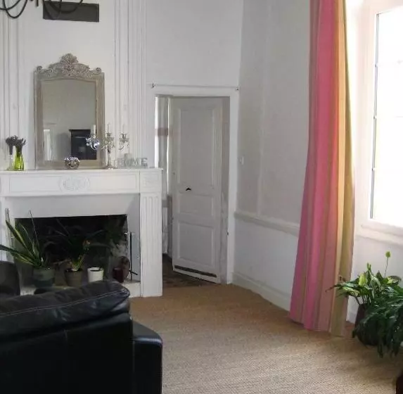 ベッドアンドブレックファースト Chambre D Hôtes Oiron, Deux Sevres   Not Near Taize, Burgundy