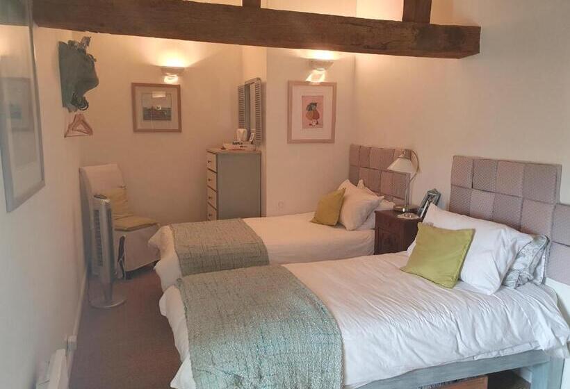 Bed and Breakfast Chambre D Hôtes Oiron, Deux Sevres   Not Near Taize, Burgundy