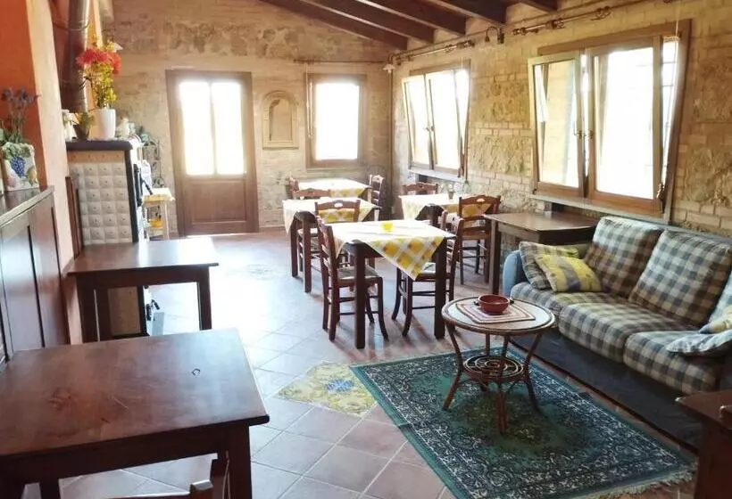 هتل Agriturismo Residenza Nakelia