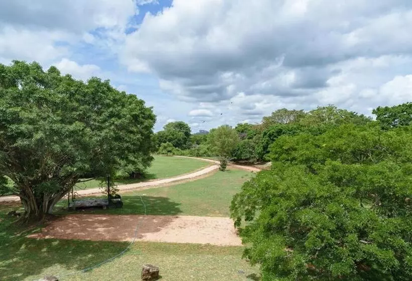 Hotelli Ayugiri Ayurveda Wellness Resort Sigiriya