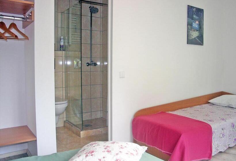 پانسیون Vila Levanda