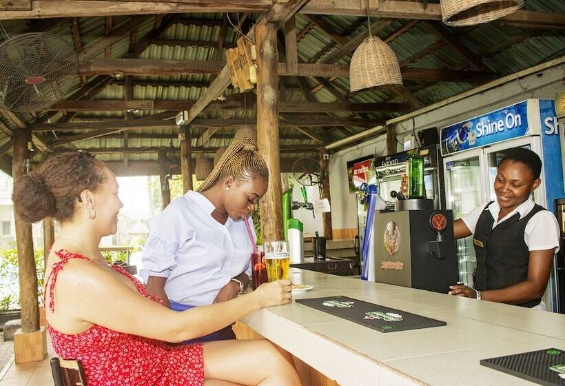 هتل Bougainvillea