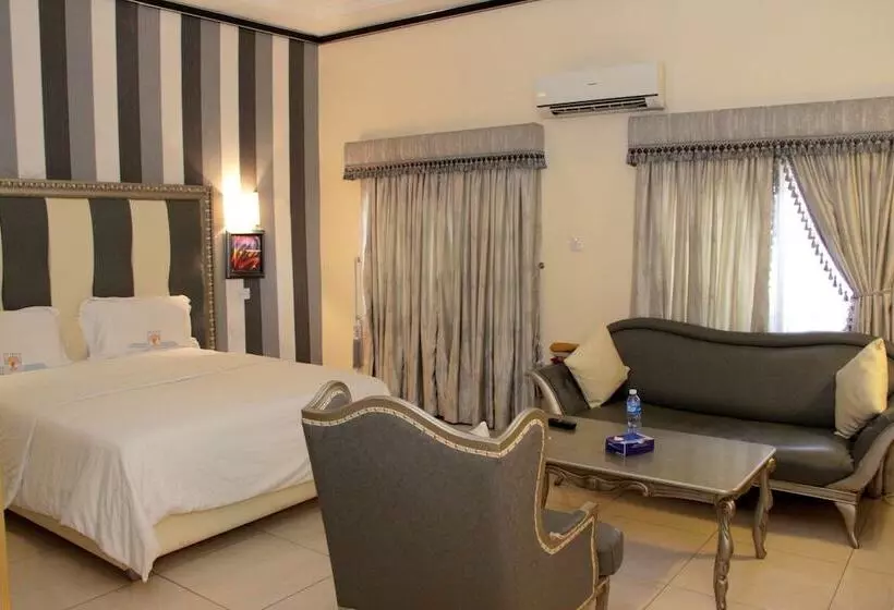 هتل Calabar Harbour Resort Spa