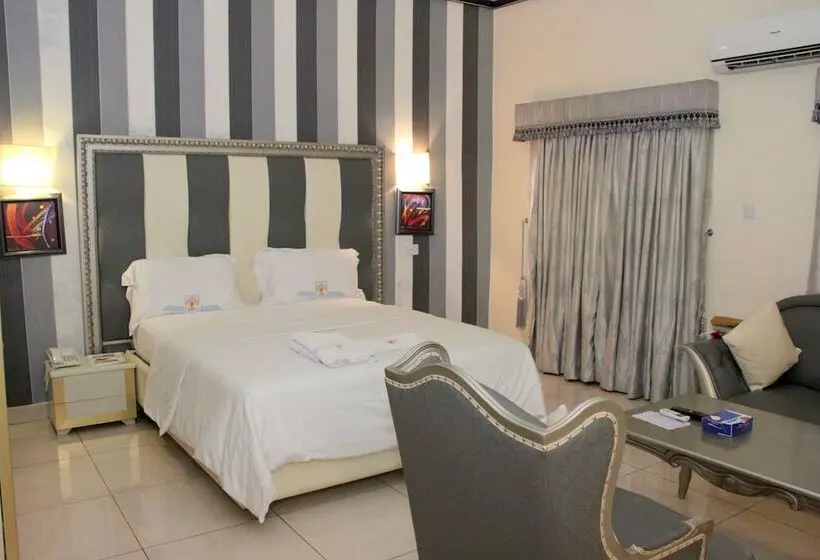 هتل Calabar Harbour Resort Spa