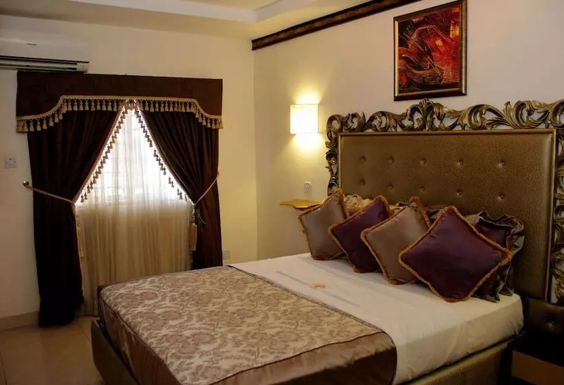 هتل Calabar Harbour Resort Spa