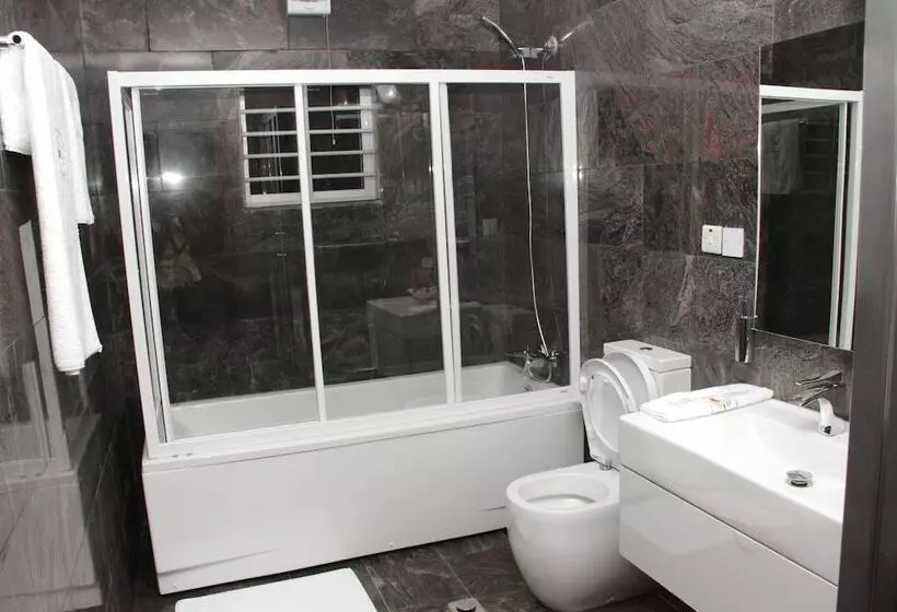 هتل Calabar Harbour Resort Spa