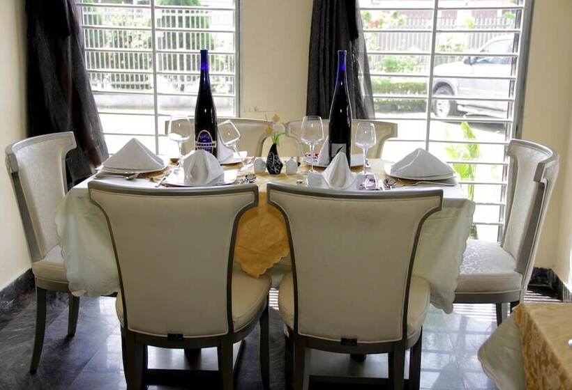 هتل Calabar Harbour Resort Spa