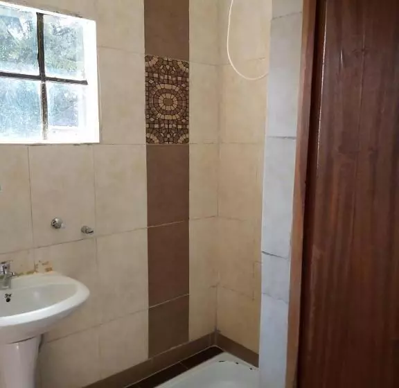 هتل Sahara Gardens Kericho