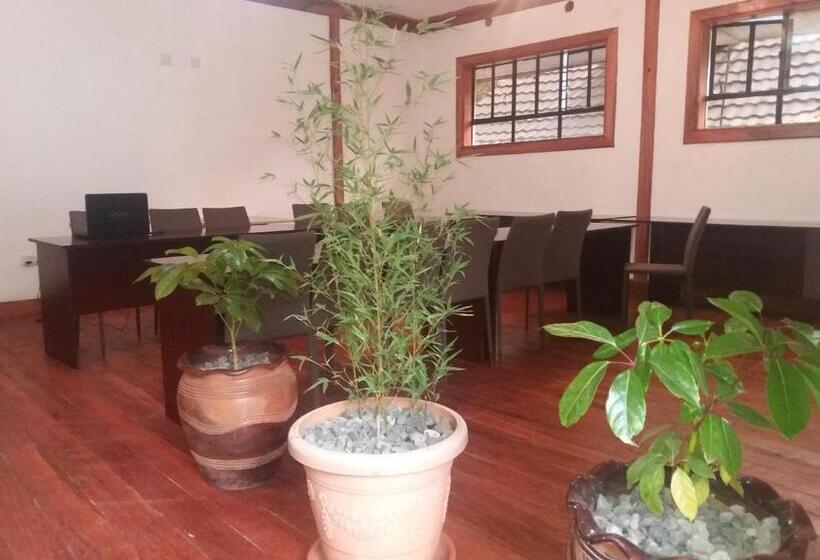 هتل Sahara Gardens Kericho