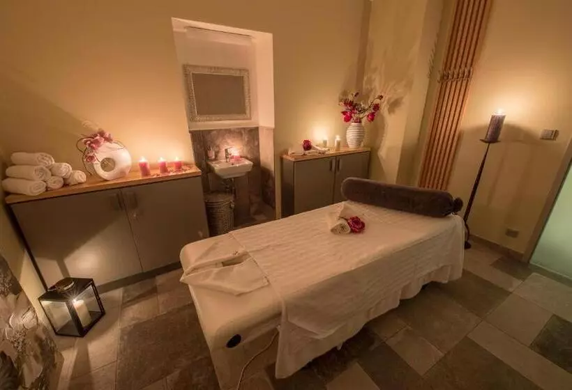 リゾートホテル Wellness & Spa Hotel Villa Regenhart