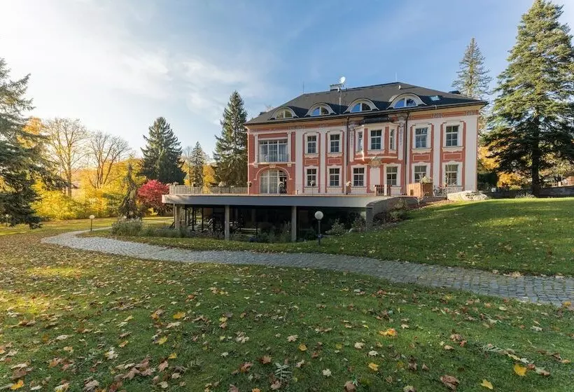 リゾートホテル Wellness & Spa Hotel Villa Regenhart
