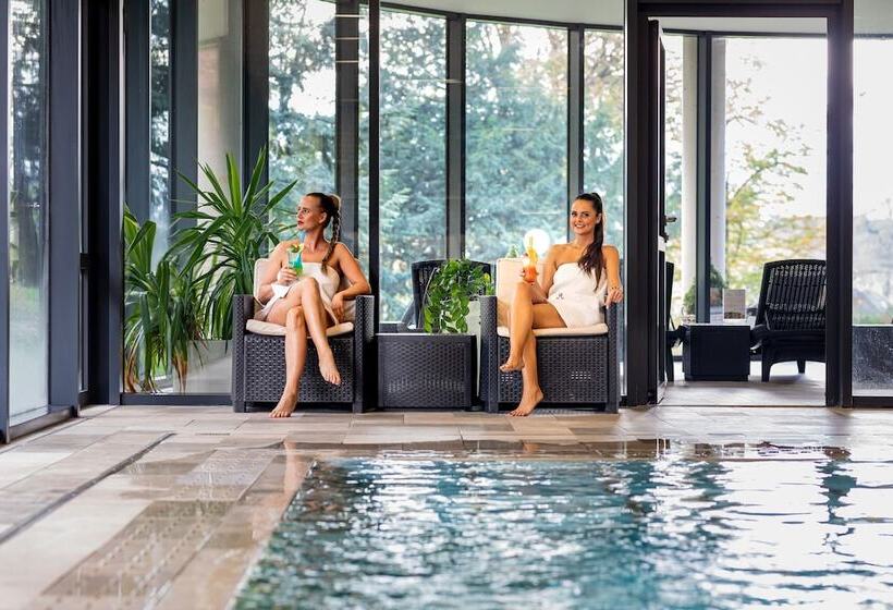 אתר נופש Wellness & Spa Hotel Villa Regenhart