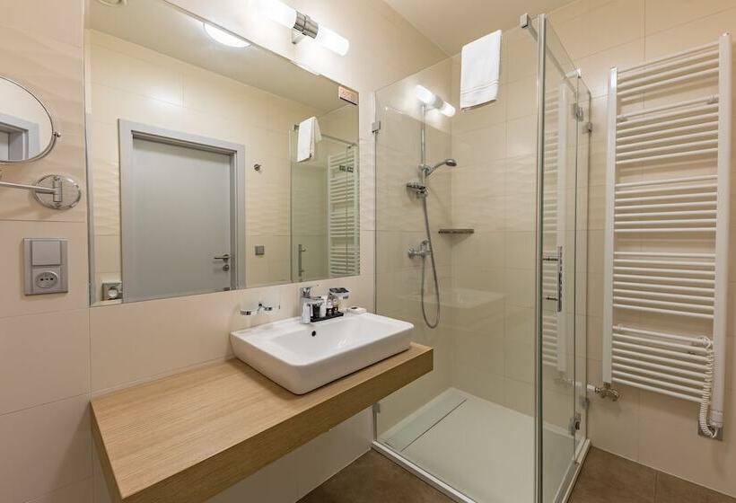 אתר נופש Wellness & Spa Hotel Villa Regenhart