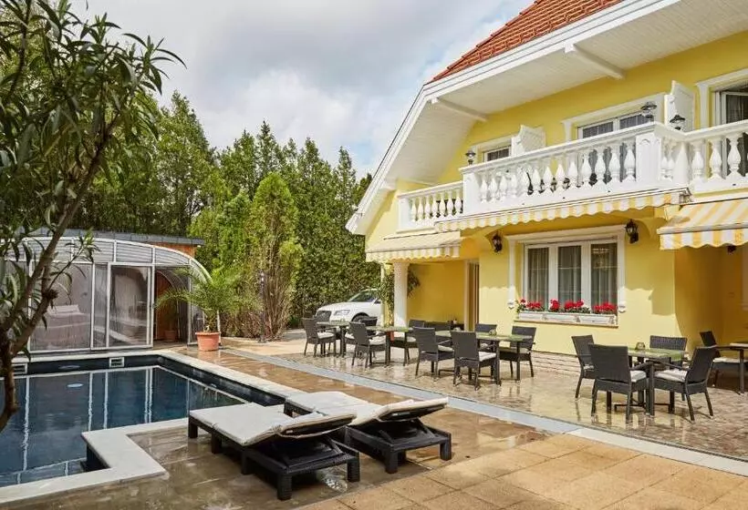 تختخواب و صبحانه Gold House Pension