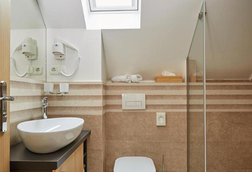 Nocleg ze śniadaniem Gold House Pension