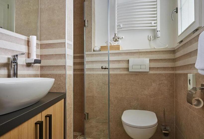 Nocleg ze śniadaniem Gold House Pension