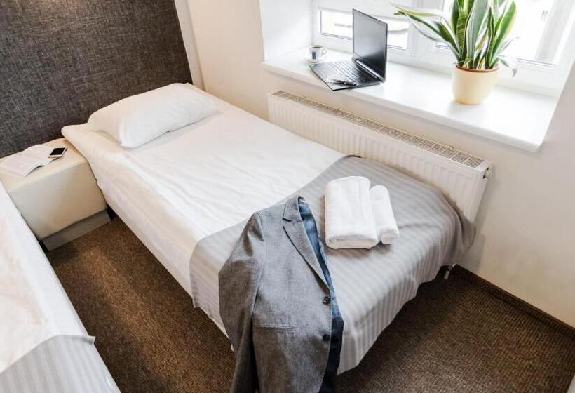 تختخواب و صبحانه Happy Inn