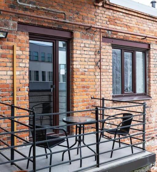 تختخواب و صبحانه Happy Inn