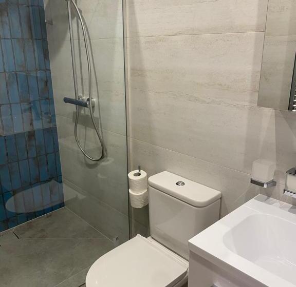 تختخواب و صبحانه Happy Inn