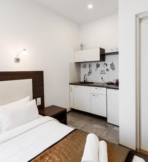 تختخواب و صبحانه Happy Inn