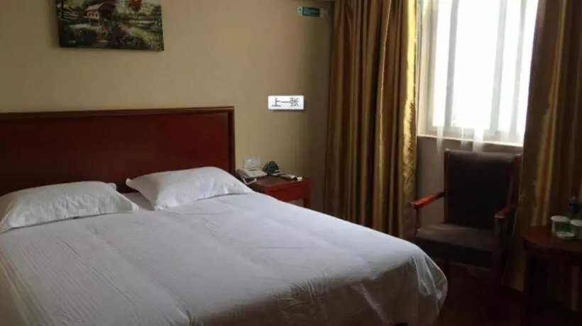 Hotelli Greentree Inn Zhejiang Shaoxing Paojiang Industrial Park Tanggong Road Business