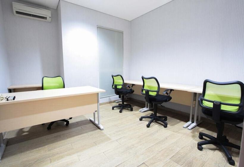 Otel Legreen Suite Kuningan